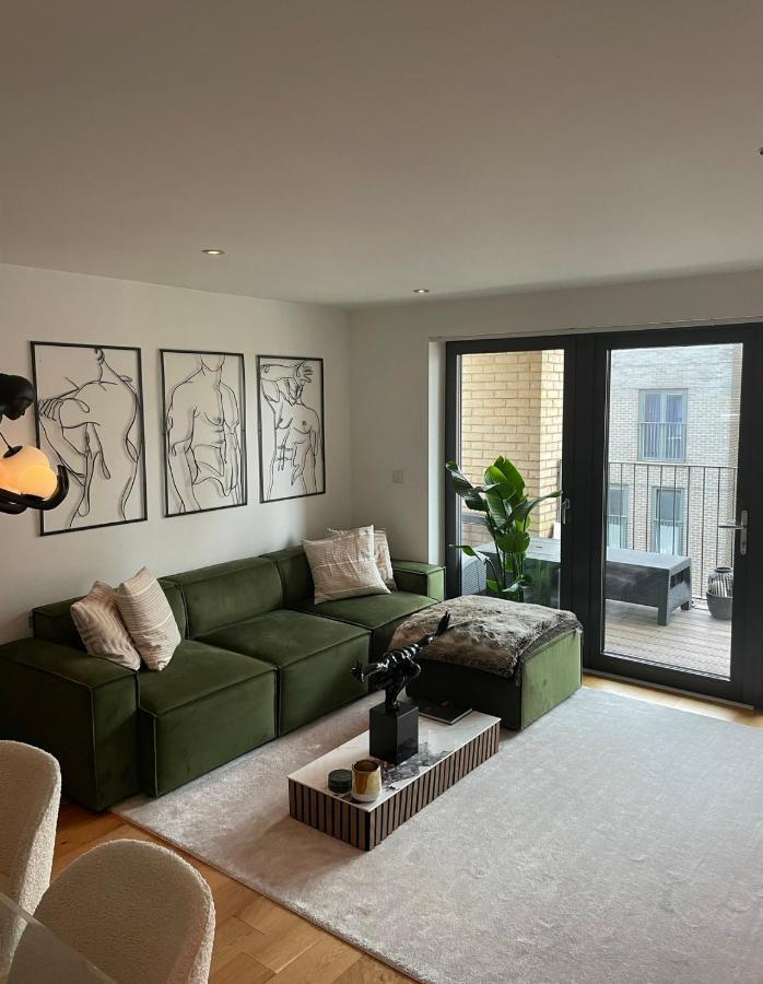 Cosy Bedroom In Luxury Apartment London Bagian luar foto